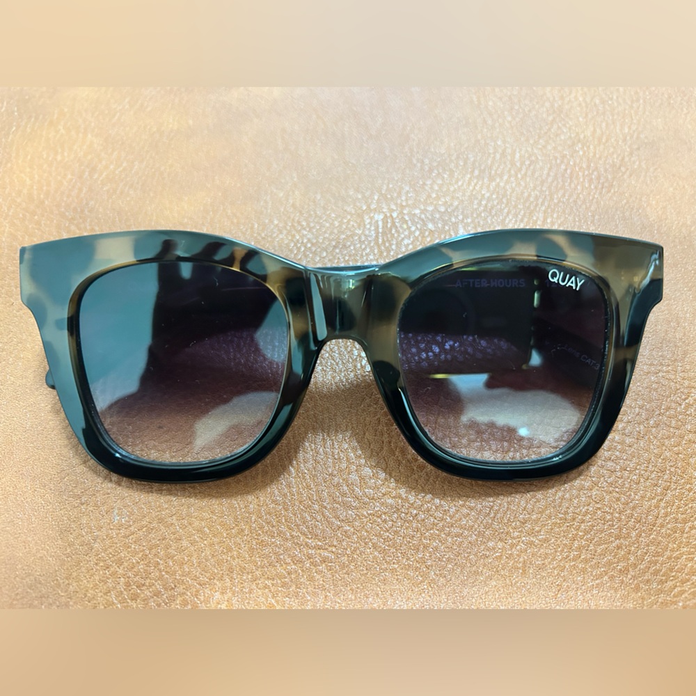 Quay sunglasses EUC - after hours 125